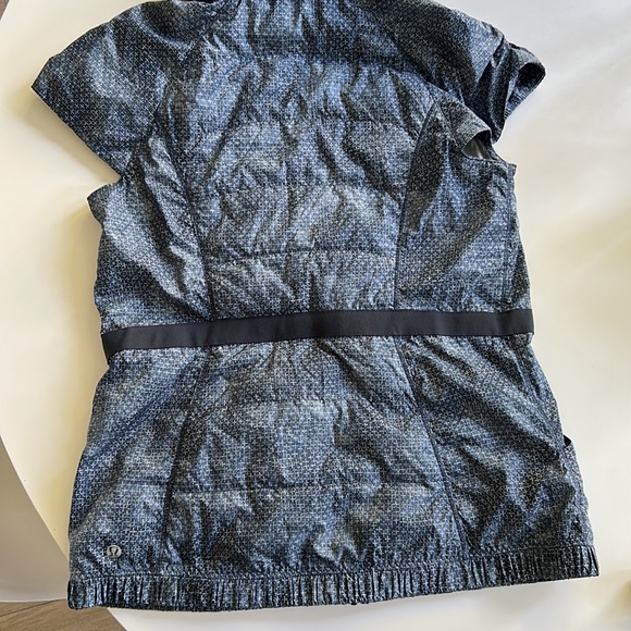 Lululemon Spring Fling vest. In like new condition. - Picture 4 of 5